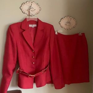 Tahari belted 2-piece suit. Coral color. Size 4